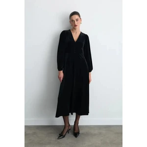V Yakalı Uzun Kadife Elbise - Siyah