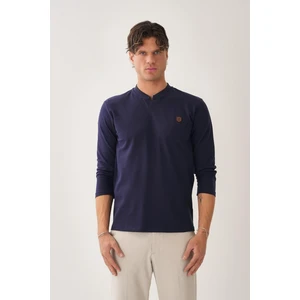 V Yaka Yırtmaç Detaylı Uzun Kollu T-Shirt