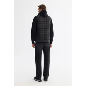 Avva Erkek Siyah Dik Yaka Kare Kapitone Termometreli Şişme Comfort Fit Yelek A42Y6502