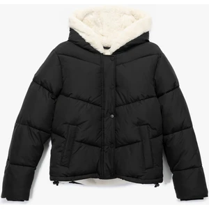 Uzun Kollu Cepli Düğmeli Su Itici Kapüşonlu Içi Suni Kürklü Kısa Şişme Mont