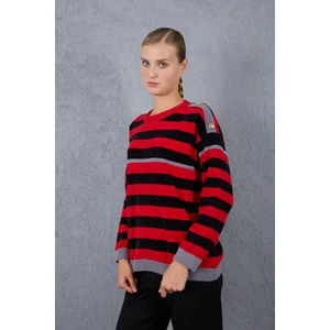 Kadın Kırmızı-Siyah Çizgili Şönil Kadife Bisiklet Yaka Omuzda Düğme Detaylı Triko Kazak