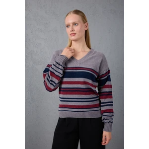 Kadın Gri Çizgili V Yaka Şönil Kadife Triko Kazak