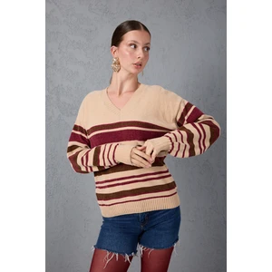 Kadın Açık Bej Çizgili V Yaka Şönil Kadife Triko Kazak