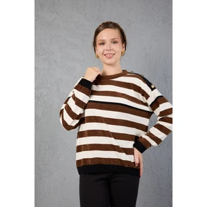 Kadın Kahve-Beyaz Çizgili Şönil Kadife Bisiklet Yaka Omuzda Düğme Detaylı Triko Kazak