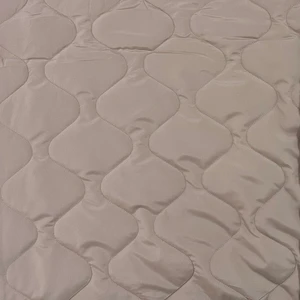 Vizon Kapitone Kumaş – Su Itici Elyaf Dolgulu Mont, Kaban ve Yelek Yapımına Uygun (En 145 Cm)