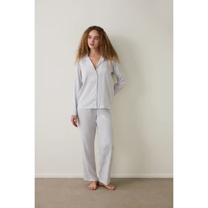 Açık Gri Roses Saten Uzun Kollu Gömlek Yaka Pijama Takımı