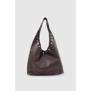 Stula Büyük Hacimli Mıknatıslı Zımba Detaylı Hobo Omuz Çantası Acı Kahve