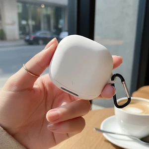 Caseonn Anker Soundcore Liberty 4 Pro Kılıf Askı Aparatlı Mat Silikon Beyaz