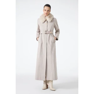 Kürk Yaka Kemer Detaylı Kaşe Bej Manto