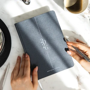 2026 A5 Sert Kapak Haftalık Ajanda – Kir ve Suya Dayanıklı Füme