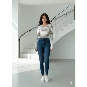 Bisiklet Yaka Parmak Geçmeli Bluz