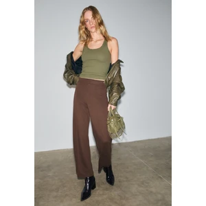 Freda Kadın Kalın Interlok Tok ve Esnek Kumaşlı Flare Paça Önü Nervürlü Beli Lastikli Koyu Kahverengi Pantolon