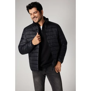 Altınyıldız Classics Rüzgar Geçirmez Taşınabilir Çantalı Sıcak Tutan Hafif Standart Fit Elyaf Dolgulu Şişme Erkek Mont
