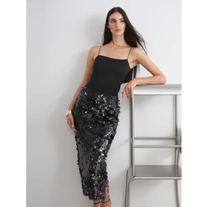 Kare Yaka Kadın Atlet