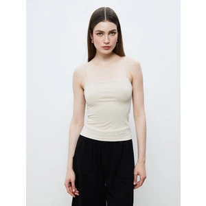 Kare Yaka Kadın Atlet