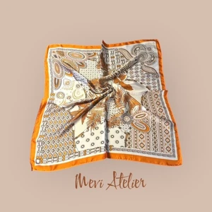 Mevi Atelier Turuncu Desenli Fular 70 x 70