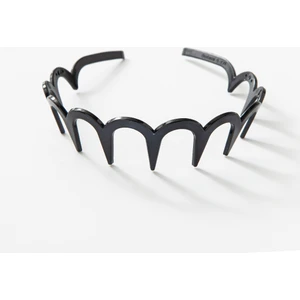 Siyah Renk Köpek Balığı Dişli Kemik Taç