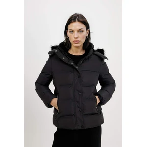 Su Geçirmez Puffer Şişme Mont Kapüşonlu Fermuar Çıtçıt Kapmalı Cepli C9523AX24WN