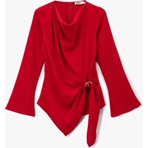 Uzun Kollu Degaje Yaka Metal Aksesuarlı Büzgülü Asimetrik Bluz