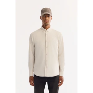 Avva Erkek Kırık Beyaz Düğmeli Yaka %100 Pamuk Soft Touch Kadife Regular Fit Gömlek B002032