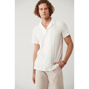 Avva Erkek Beyaz Apaj Yaka Örme Jakarlı Kısa Kollu Regular Fit Gömlek A41Y2027