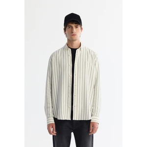 Avva Erkek Beyaz Alttan Britli Yaka Çizgili Rayon Regular Fit Gömlek A42Y2051