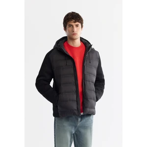 Avva Erkek Siyah Kapüşonlu Su İtici Rüzgar Geçirmez Comfort Fit Mont A42Y6155