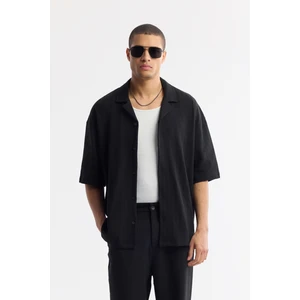 Avva Erkek Siyah Apaj Yaka %100 Pamuk jakarlı Kısa Kol Regular Fit Gömlek A51Y2218