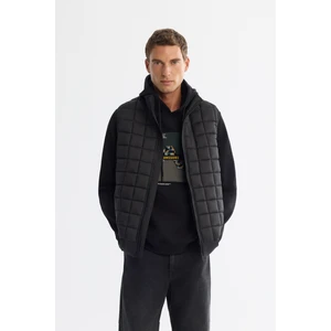 Avva Erkek Siyah Dik Yaka Kare Kapitone Termometreli Şişme Comfort Fit Yelek A42Y6502