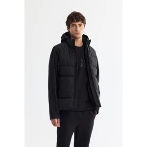 Avva Erkek Siyah Kapüşonlu Su İtici Rüzgar Geçirmez Çıkarılabilir Yelekli Mevsimlik Mont A42Y6100
