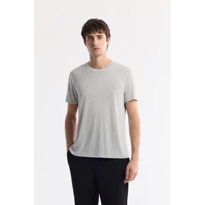 Avva Erkek Açık Gri Bisiklet Yaka Bi-Stretch Soft Touch Basic Regular Fit T-Shirt B001031