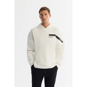 Avva Erkek Ekru Kapüşonlu Pamuklu Baskılı Elastan Oversize Fit Sweatshirt A42Y1289