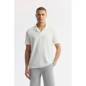 Avva Erkek Beyaz Apaj Yaka Çizgili Jakarlı Elastan Regular Fit T-Shirt A51Y1145