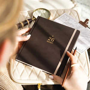 2026 Dikey Haftalık Ajanda 12 Aylık Sert Kapak 18X20 cm - Kahverengi