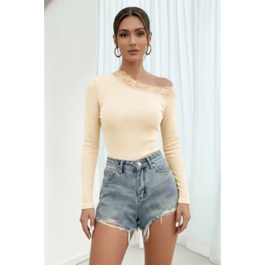 Dantelli Çapraz Yaka Slim Fit Bluz