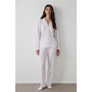 Kırık Beyaz Fiyonk Desenli Gömlek Yakalı Uzun Kollu Pijama Takımı