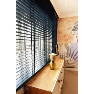 Antrasit Gerçek Ahşap Jaluzi 50MM Zincirli Redüktörlü Kurdelalı AJS1002