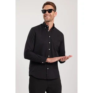 Erkek Regular Fit Klasik Kesim Oxford Doku Yaka Düğmeli Cepli Nakışlı Siyah Gömlek