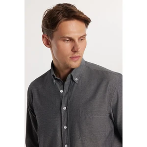 Erkek Regular Fit Klasik Kesim Düz Yaka Düğmeli Cepli Gri Gömlek