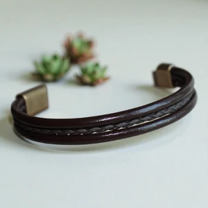 Kahverengi Deri Bileklik, Örgü Detaylı, Mıknatıs Kapamalı, 3 Beden Seçeneği, Sade ve Şık