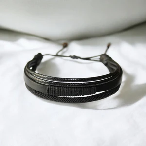 Erkek Siyah Deri Bileklik Ip Sargılı Asansör Kapama