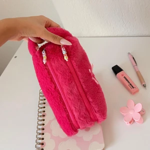 Double Softy Kalemlik/ Iki Fermuarlı/ Çift Bölmeli/ Makyaj Çantası/ Peluş/ Tüylü