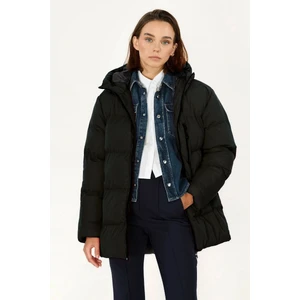 İçi Astarlı Su ve Rüzgar Geçirmez Cepli Kapüşonlu Kadın Mont