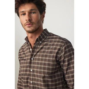 Erkek Regular Fit Klasik Kesim Düğmeli Yaka Küçük Kareli Pamuklu Gömlek