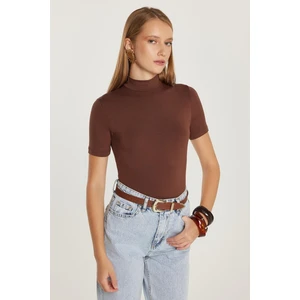 Kadın Standart Fit Kısa Kollu Yarım Balıkçı Yaka Kahverengi Bluz