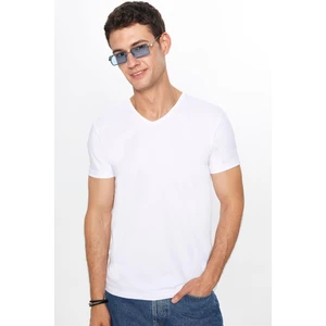 Erkek Slim Fit Dar Kesim Pamuklu Yumuşak Dokulu Likralı Esnek Kumaş Düz Basic Beyaz V Yaka Tişört