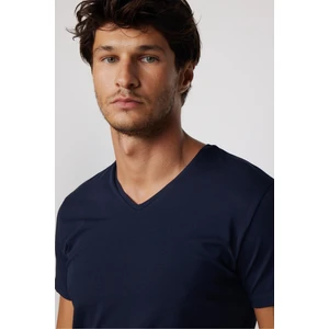 Erkek Slim Fit Dar Kesim Pamuklu Yumuşak Dokulu Likralı Esnek Kumaş Düz Basic Lacivert V Yaka Tişört