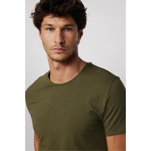 Erkek Slim Fit Dar Kesim Pamuklu Yumuşak Doku Likralı Esnek Kumaş Basic Haki Bisiklet Yaka Tişört