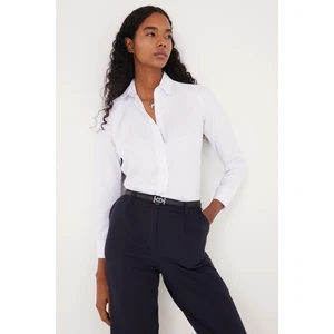 Kadın Slim Fit Dar Kesim Vücuda Oturan Uzun Kollu Gizli Düğme Detaylı Beyaz Basic Gömlek