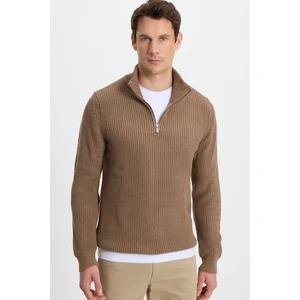 Erkek Slim Fit Dar Kesim Fermuarlı Koyu Vizon Dik Yaka Triko Kazak